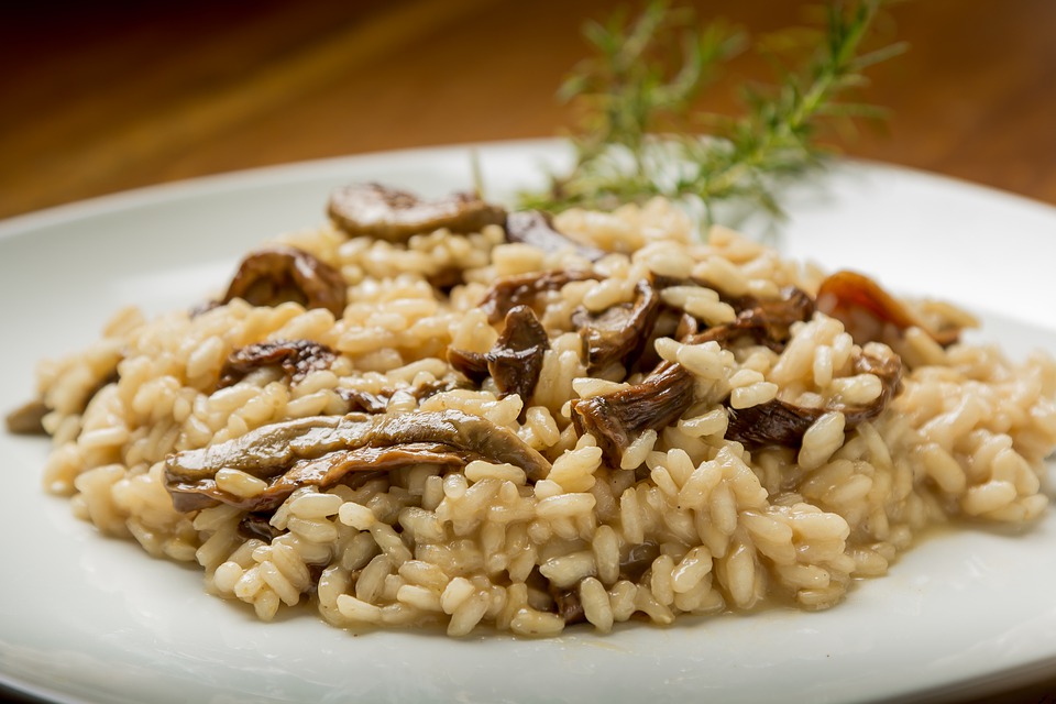 Ricetta Risotto ai funghi con brodo di castagne e ginepro