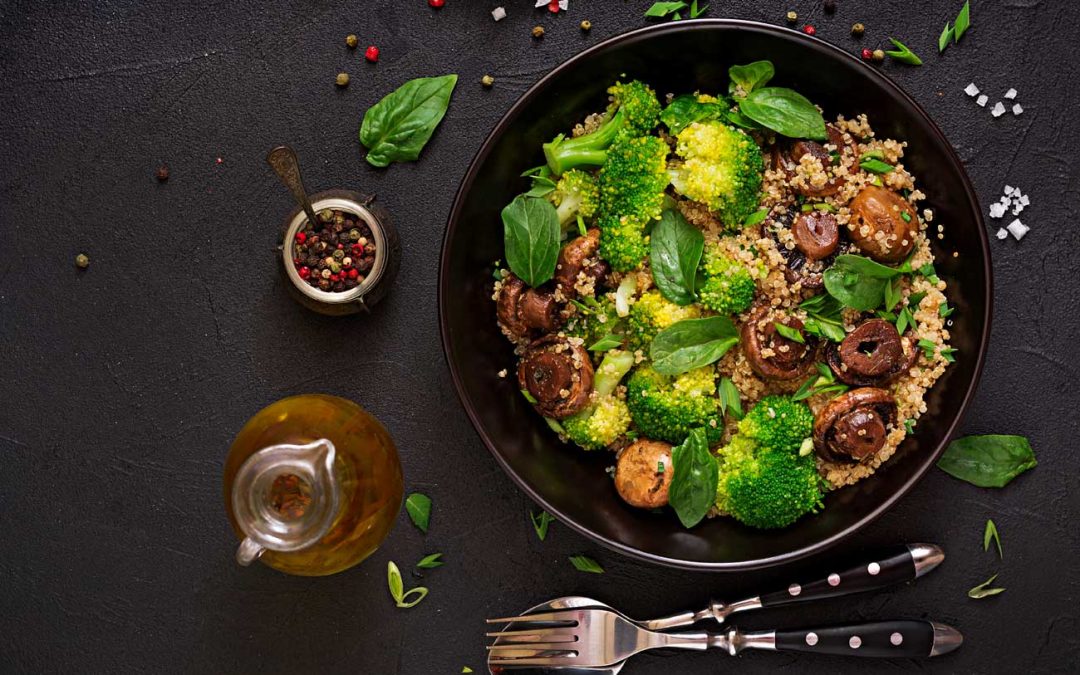 Insalata cereali, funghi e broccoli
