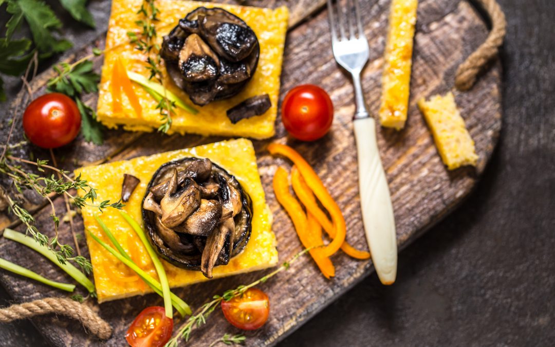 Lasagnette di polenta con salsa al Formaggio Stelvio DOP, funghi porcini e mirtilli