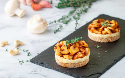 Spianatine “pan da vin” con funghi su fonduta di fontina