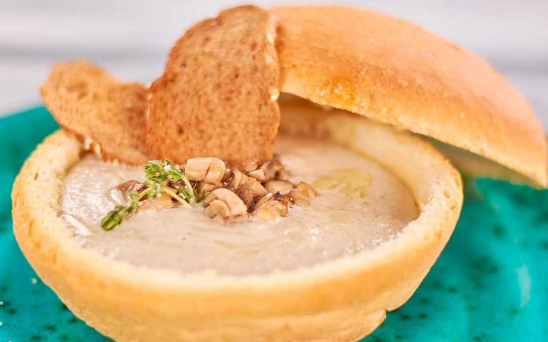 Zuppa di funghi nel pane