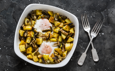 Funghi, patate e uova in camicia